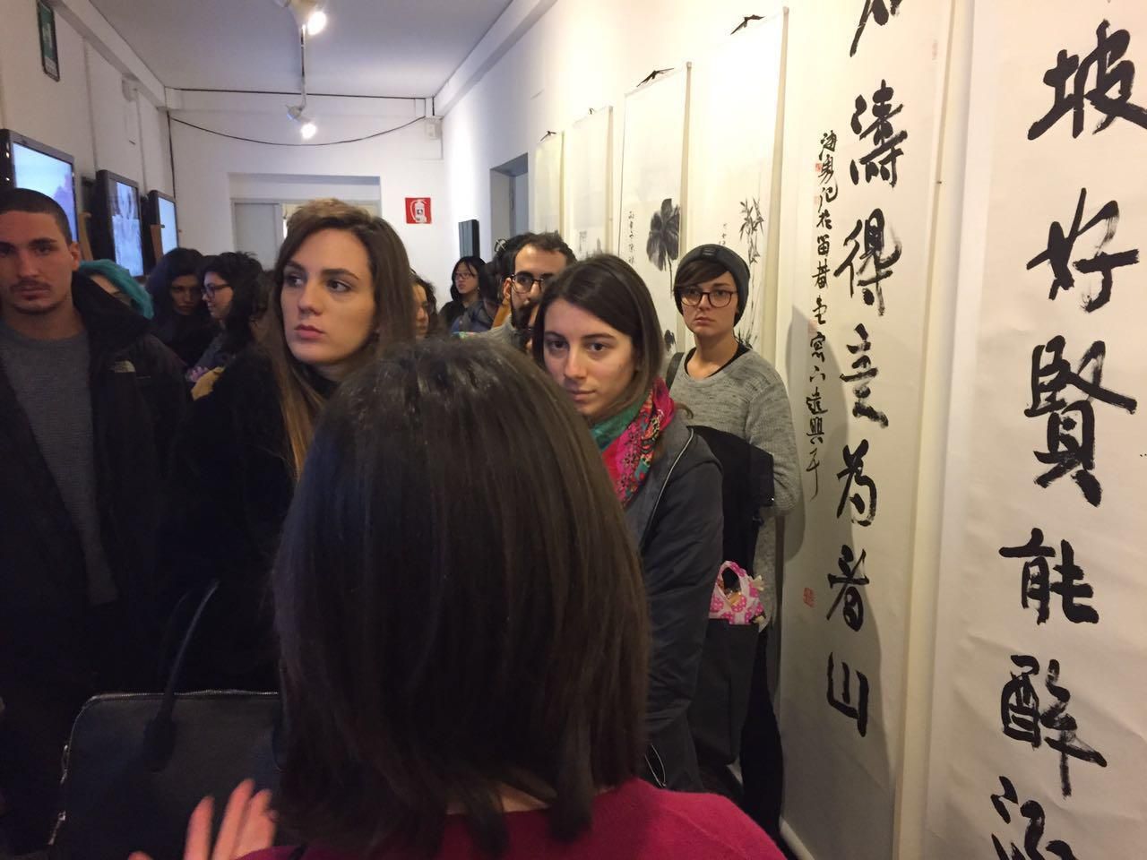 1.23 欧洲设计学院学生参观”移动画廊“展览.jpg