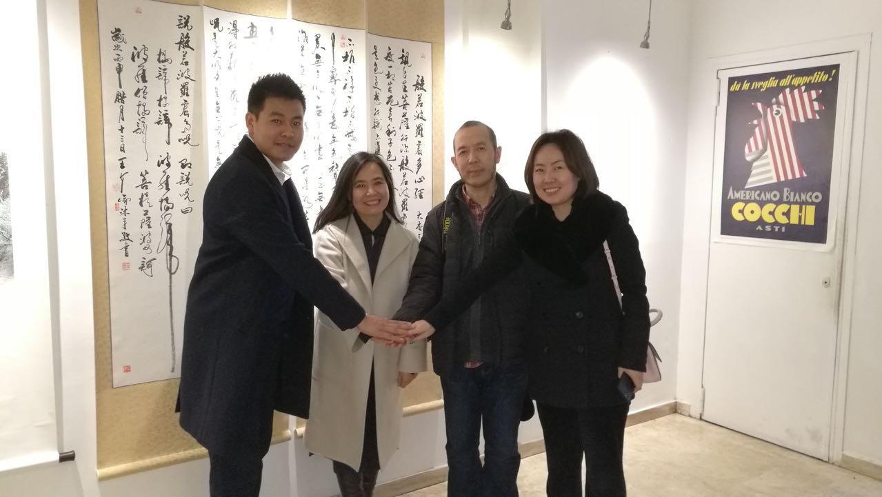 1.23 潘福燕副主任与”移动画廊“项目负责人合影留念.jpg